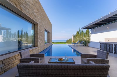 Luxury Villa Photo #4
