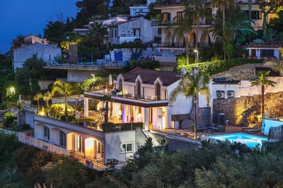 Luxury Villa Photo #6