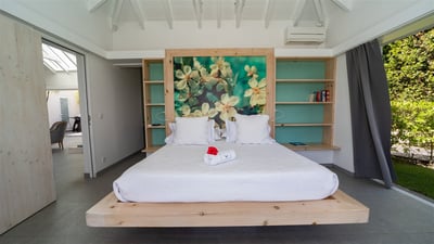 Bedroom 1: Next to the living room. Queen size bed, air conditioning, ceiling fan, HD-TV, ensuite ba