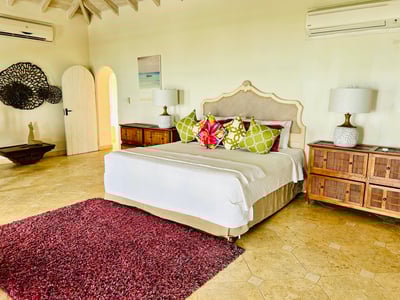 Luxury Villa Photo #18