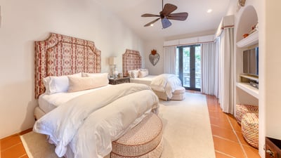Luxury Villa Photo #37