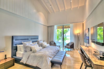 Luxury Villa Photo #32