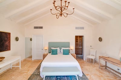Luxury Villa Photo #18