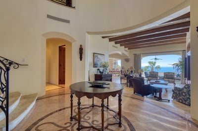 Luxury Villa Photo #26