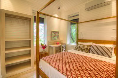 #7. Queen Bed, AC, Closet, Ensuite!