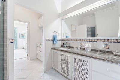 Luxury Villa Photo #11