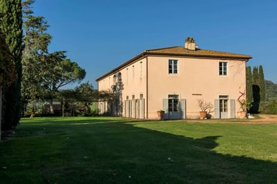 Luxury Villa Photo #6
