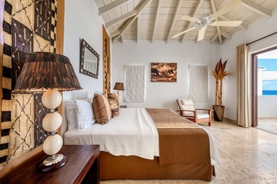 Luxury Villa Photo #26