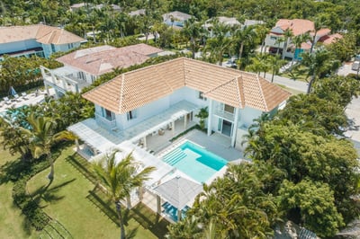 Luxury Villa Photo #3