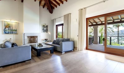 Luxury Villa Photo #11