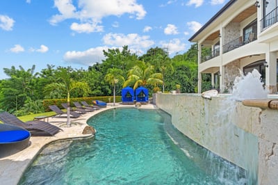 Luxury Villa Photo #6