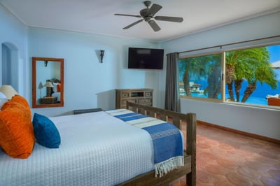 Luxury Villa Photo #30