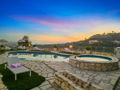 Luxury Villa Photo #3