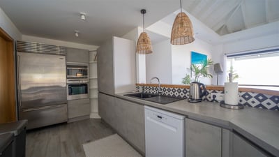 Kitchen & Dining Area