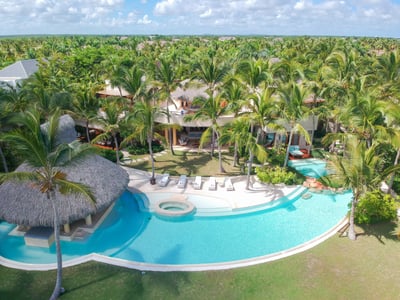 Luxury Villa Photo #3