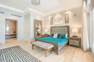 Luxury Villa Photo #29