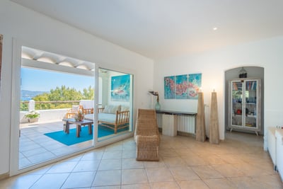 Luxury Villa Photo #18
