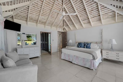 Luxury Villa Photo #23