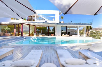 Luxury Villa Photo #3
