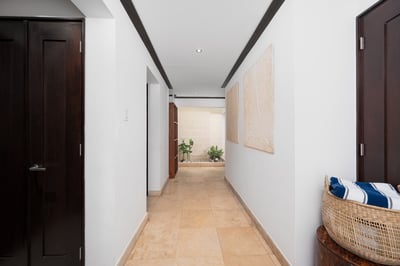 Luxury Villa Photo #4