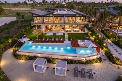 Luxury Villa Photo #2