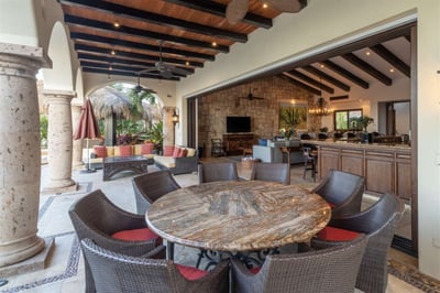 Luxury Villa Photo #12
