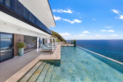 Luxury Villa Photo #3