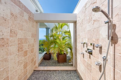 Luxury Villa Photo #36