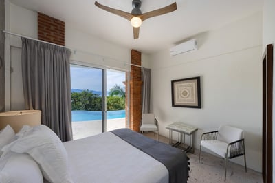 Luxury Villa Photo #25