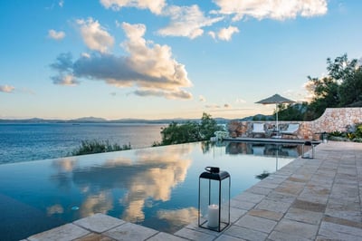 Luxury Villa Photo #6