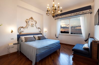 Luxury Villa Photo #30
