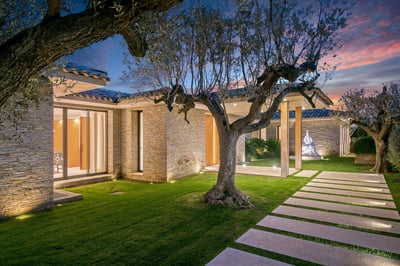 Luxury Villa Photo #10