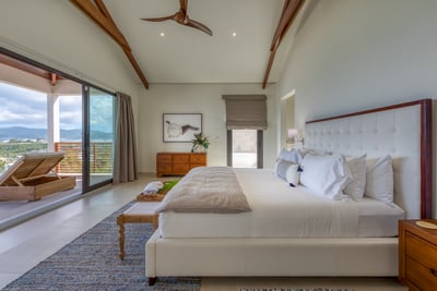 Luxury Villa Photo #37