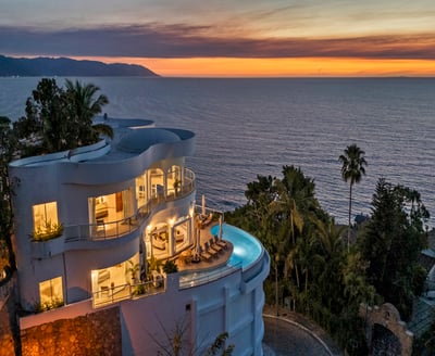 Luxury Villa Photo #4
