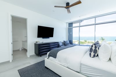 Luxury Villa Photo #13