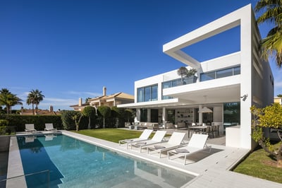 Luxury Villa Photo #6