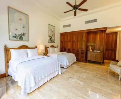Luxury Villa Photo #31