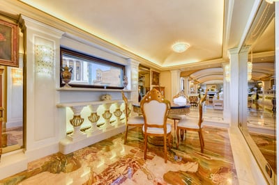 Luxury Villa Photo #6