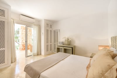 Luxury Villa Photo #37
