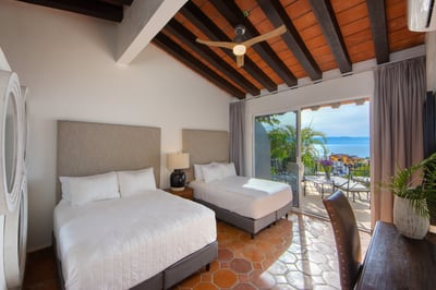 Luxury Villa Photo #35