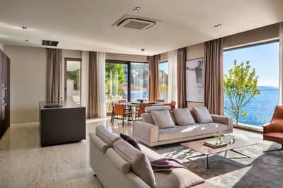 Luxury Villa Photo #11