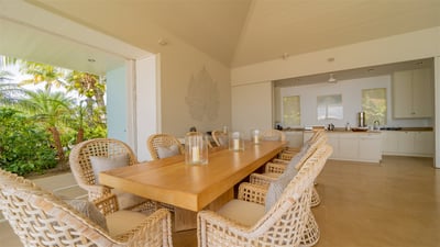 Luxury Villa Photo #32