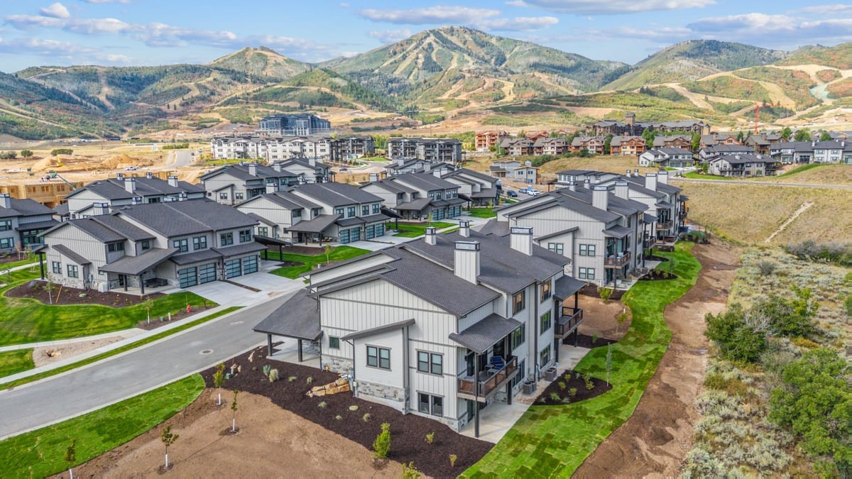 Mayflower Lakeside 942