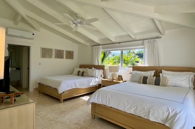 Luxury Villa Photo #25