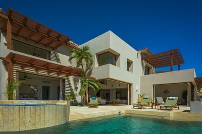 Luxury Villa Photo #4