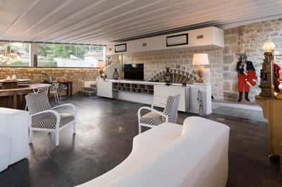 Luxury Villa Photo #26