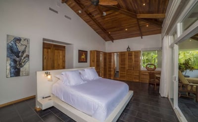 Luxury Villa Photo #18