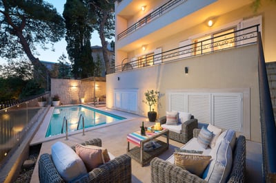 Luxury Villa Photo #4