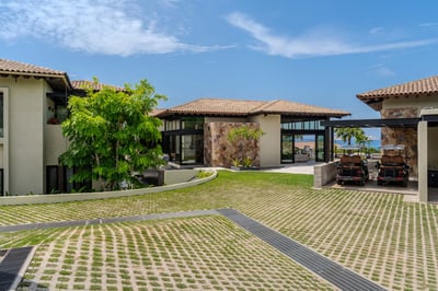 Luxury Villa Photo #77