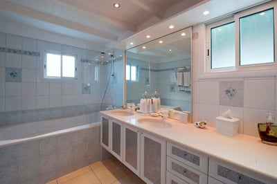 Luxury Villa Photo #27